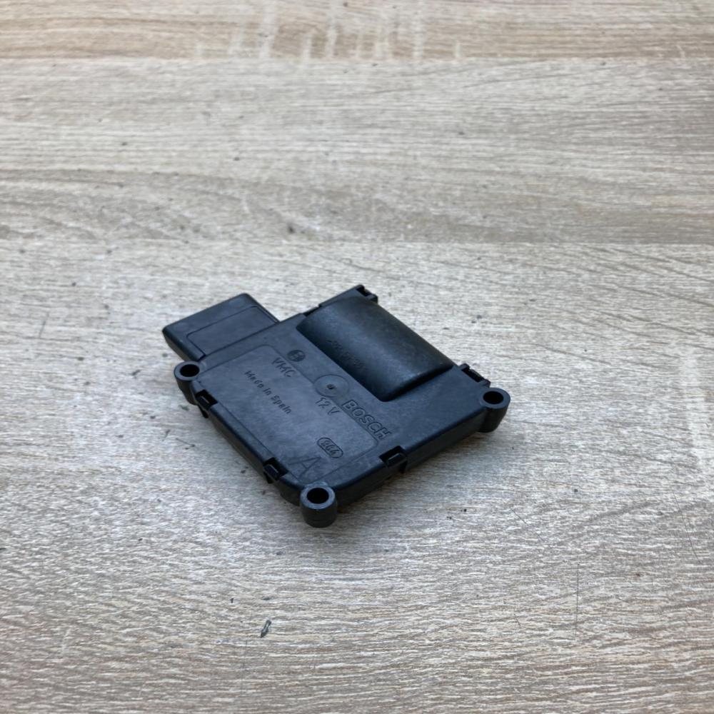 4F0820511A 0132801359  Air flap motor/actuator Audi A6 S6 C6 4F