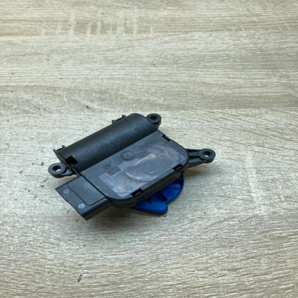 8E1820511F 0132801322  Air flap motor/actuator Audi A4 S4 B6 8E 8H