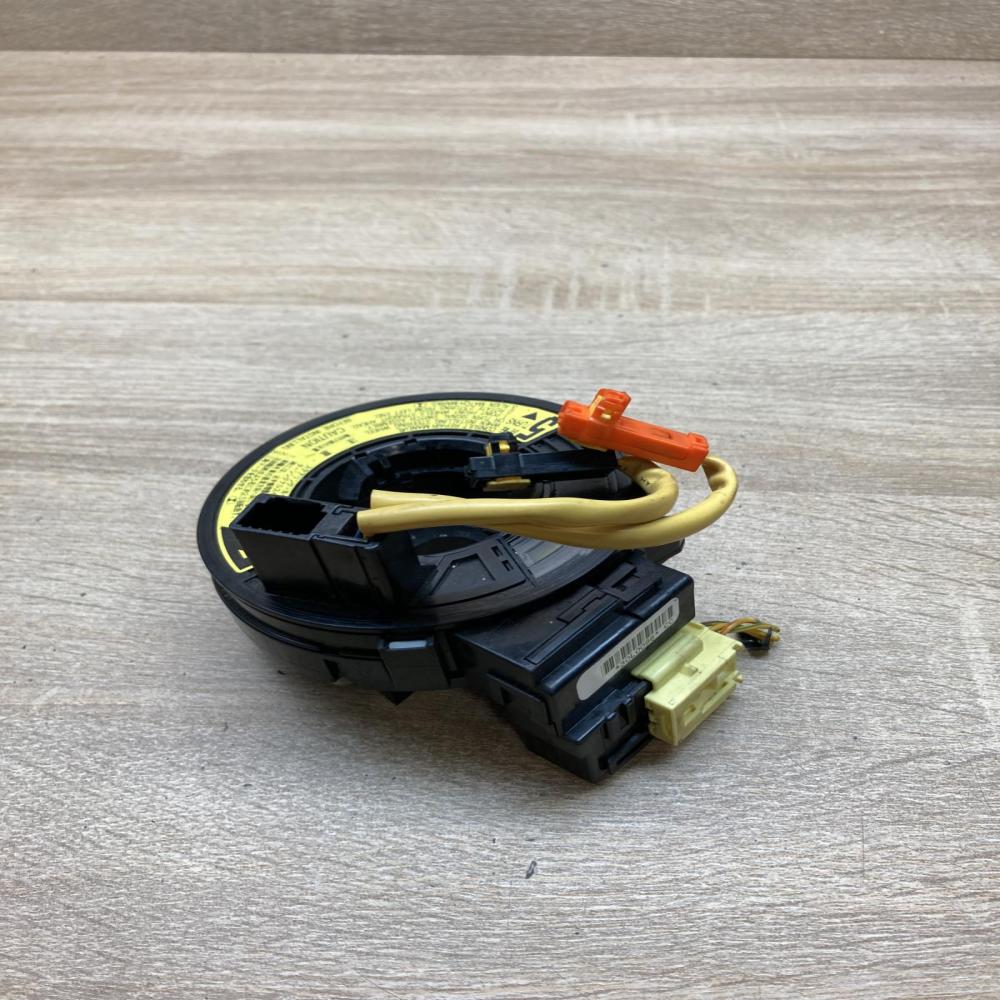 30L0096   Airbag slip ring squib (SRS ring) Toyota Corolla Verso AR10