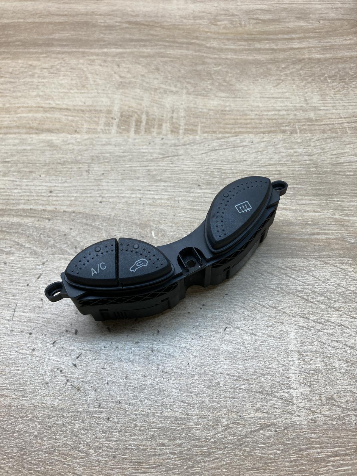 YS4T 19A945 DA YS4T19A945DA  Windscreen/window heater switch Ford Focus