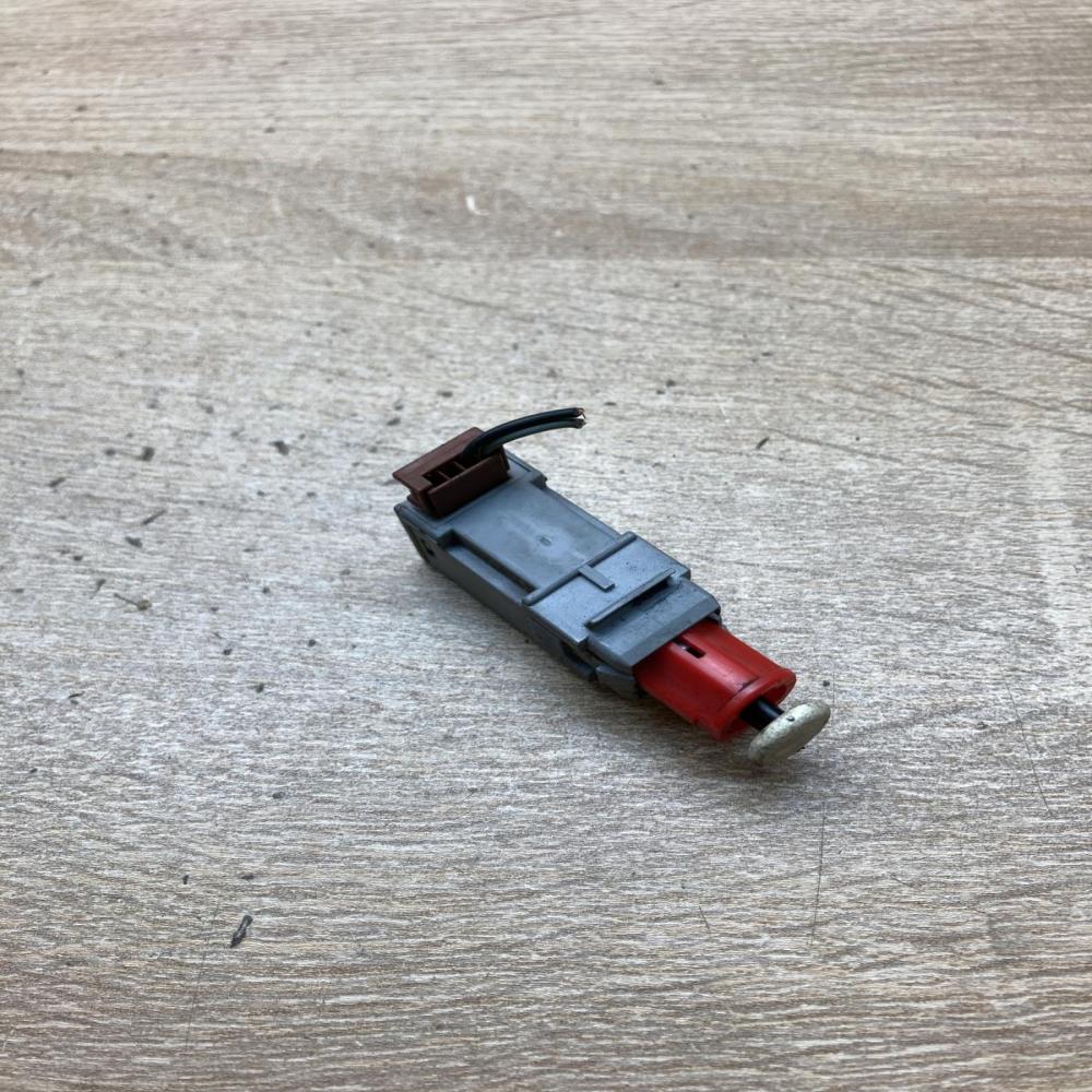 09185907   Brake pedal sensor switch Opel Vectra C