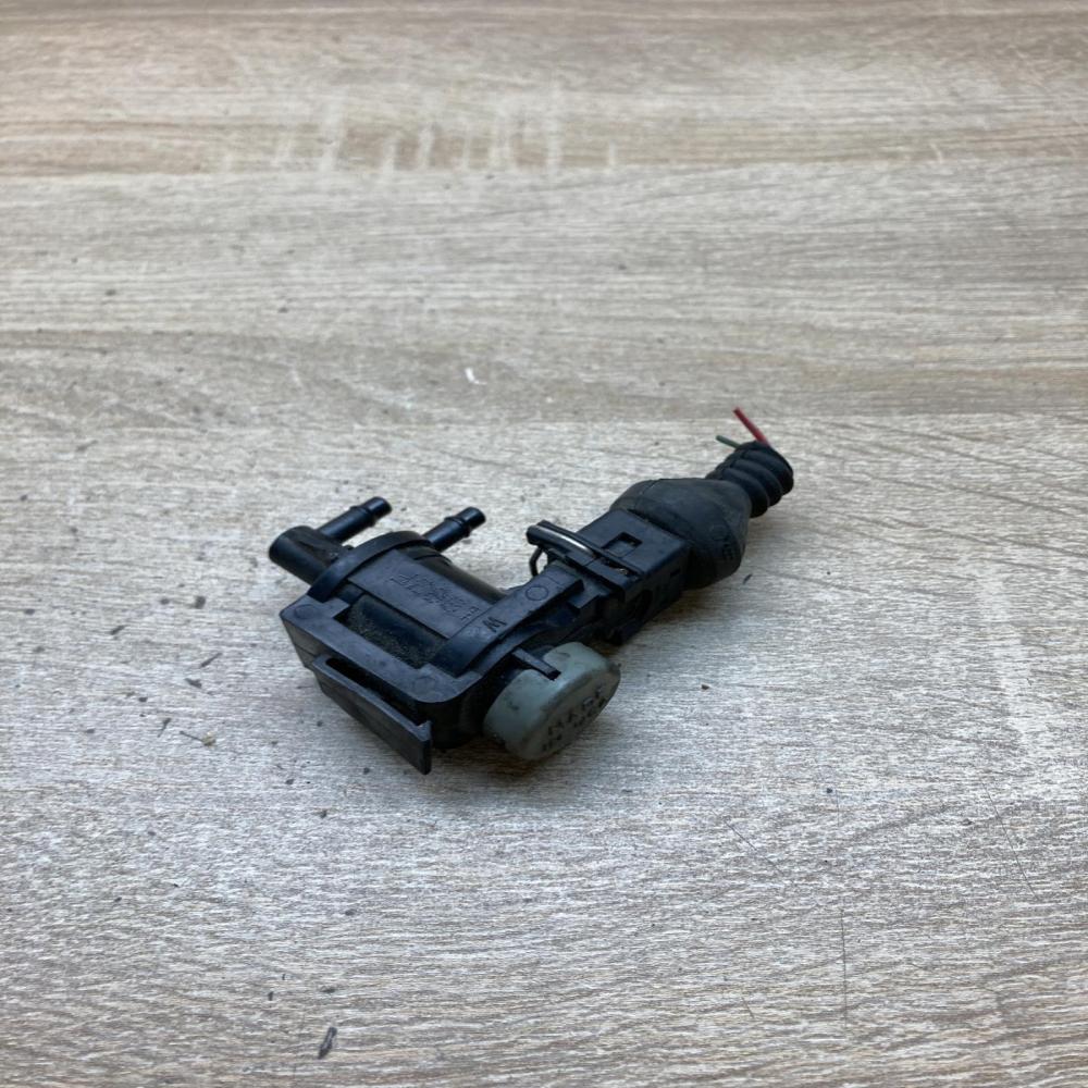 1J0906283A   Vacuum valve Volkswagen PASSAT B5