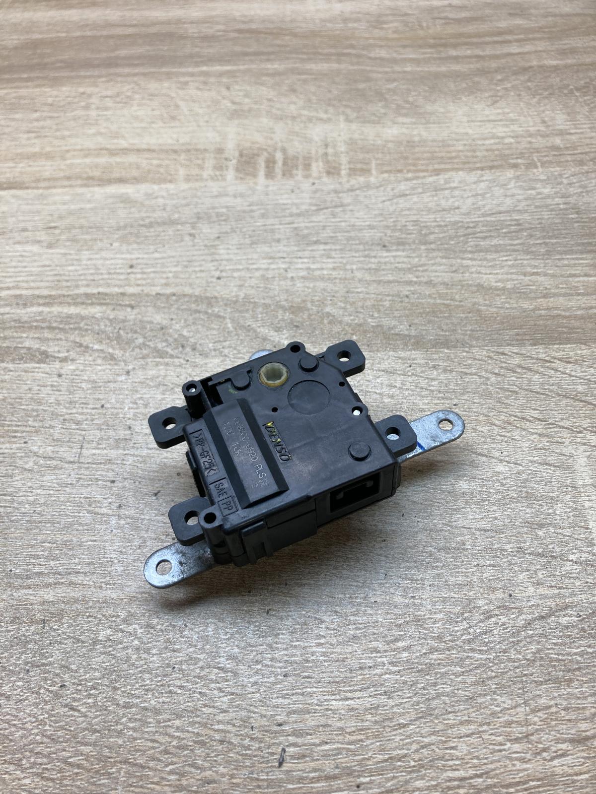 063800 0920 0638000920  Air flap motor/actuator Toyota Auris 150