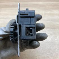 063800 0920 0638000920  Air flap motor/actuator Toyota Auris 150