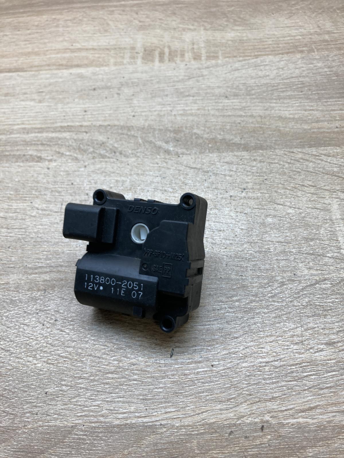 113800 2051 1138002051  Air flap motor/actuator Toyota Corolla Verso AR10