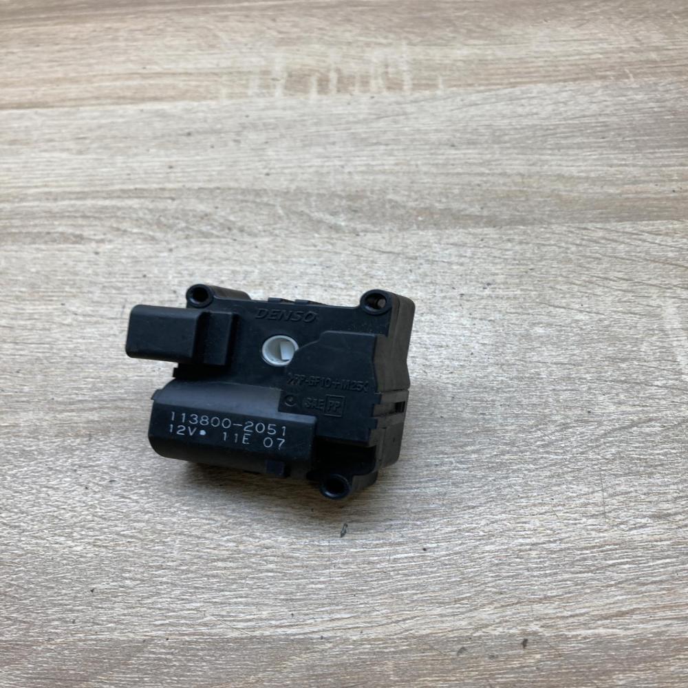 113800 2051 1138002051  Air flap motor/actuator Toyota Corolla Verso AR10