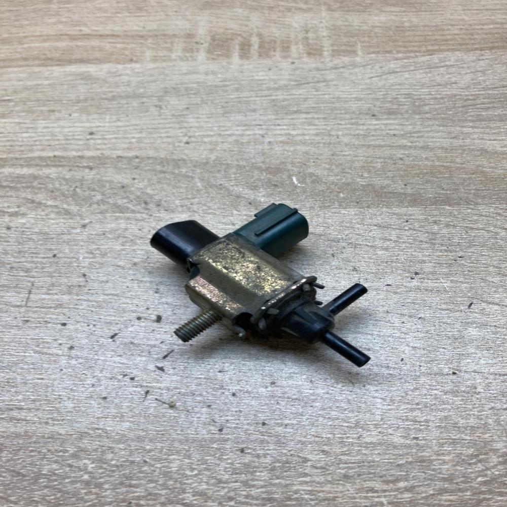 K5T46593   Vacuum valve Mazda 6