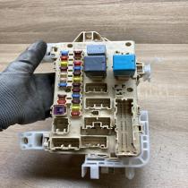 89221 0F010 892210F010  Fuse module Toyota Corolla Verso AR10