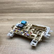 89221 0F010 892210F010  Fuse module Toyota Corolla Verso AR10