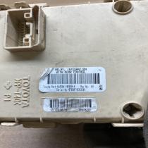82641 05020 A 8264105020A  Fuse module Toyota Avensis T250