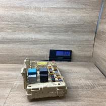 82641 05020 A 8264105020A  Fuse module Toyota Avensis T250