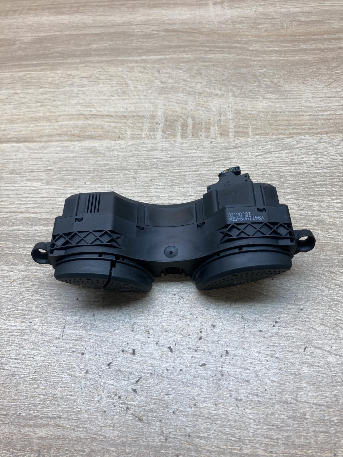 YS4T 19A945 BA YS4T19A945BA  Windscreen/window heater switch Ford Focus