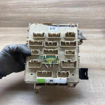 TOYOTA Fuse module 81980 50030  Fuse module Toyota RAV 4 (XA20)