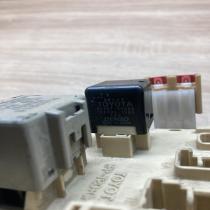 TOYOTA Fuse module 81980 50030  Fuse module Toyota RAV 4 (XA20)