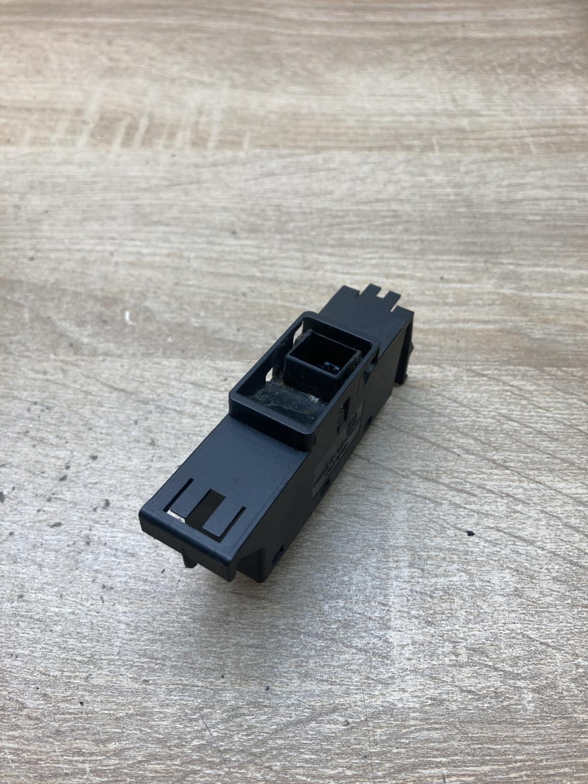 6902176   Electric window control switch BMW 3 E46