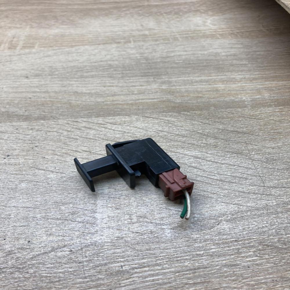 9293A   Brake pedal sensor switch Peugeot 607