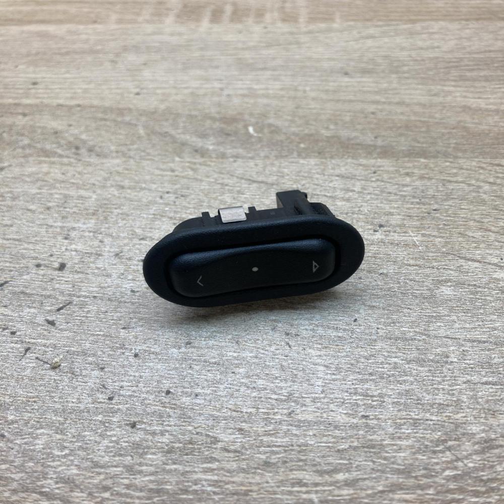 13363100 90561388  Wing mirror switch Opel Zafira A