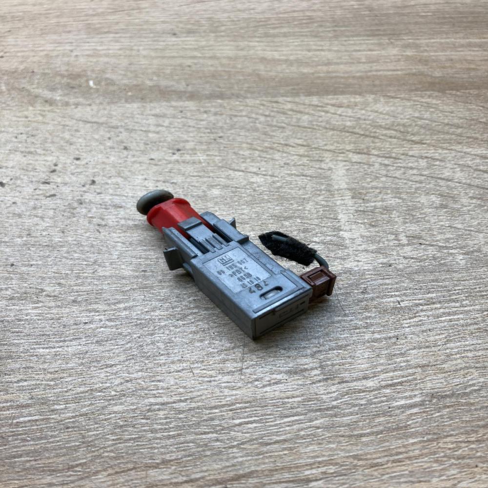 09185907   Brake pedal sensor switch Opel Vectra C