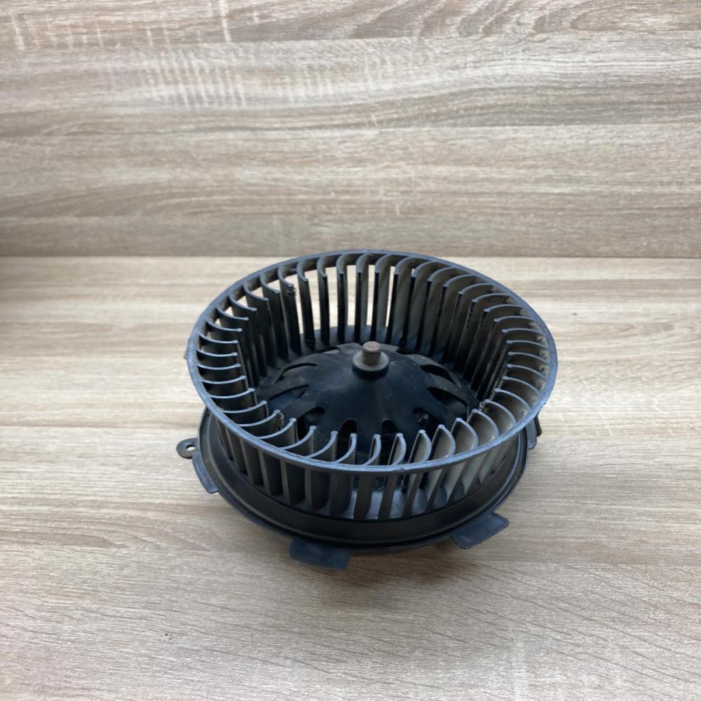 5576701   Heater fan/blower Peugeot 206