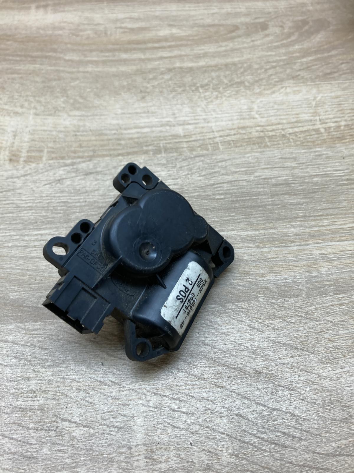 XS4H 19E616 AB   Air flap motor/actuator Ford Focus