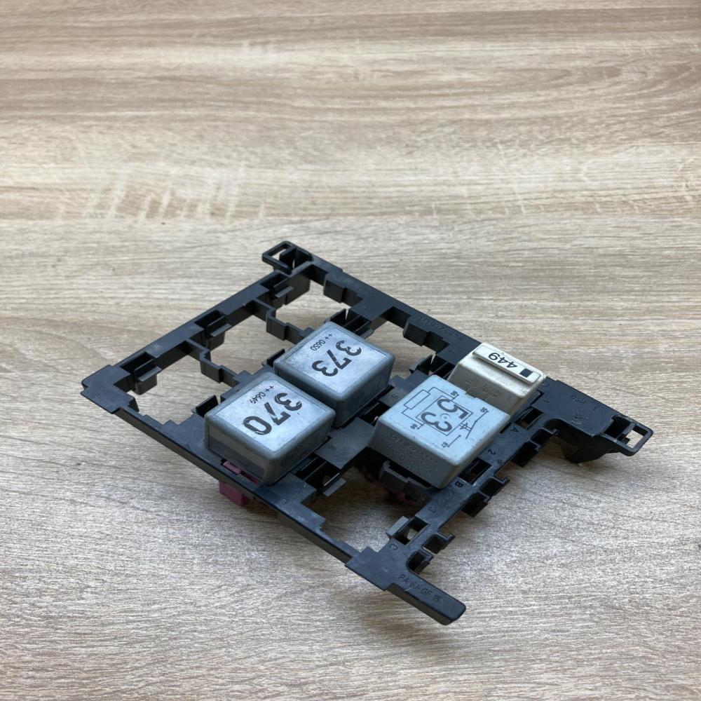 1T1937503A 8D0951253  Fuse module Volkswagen Touran I