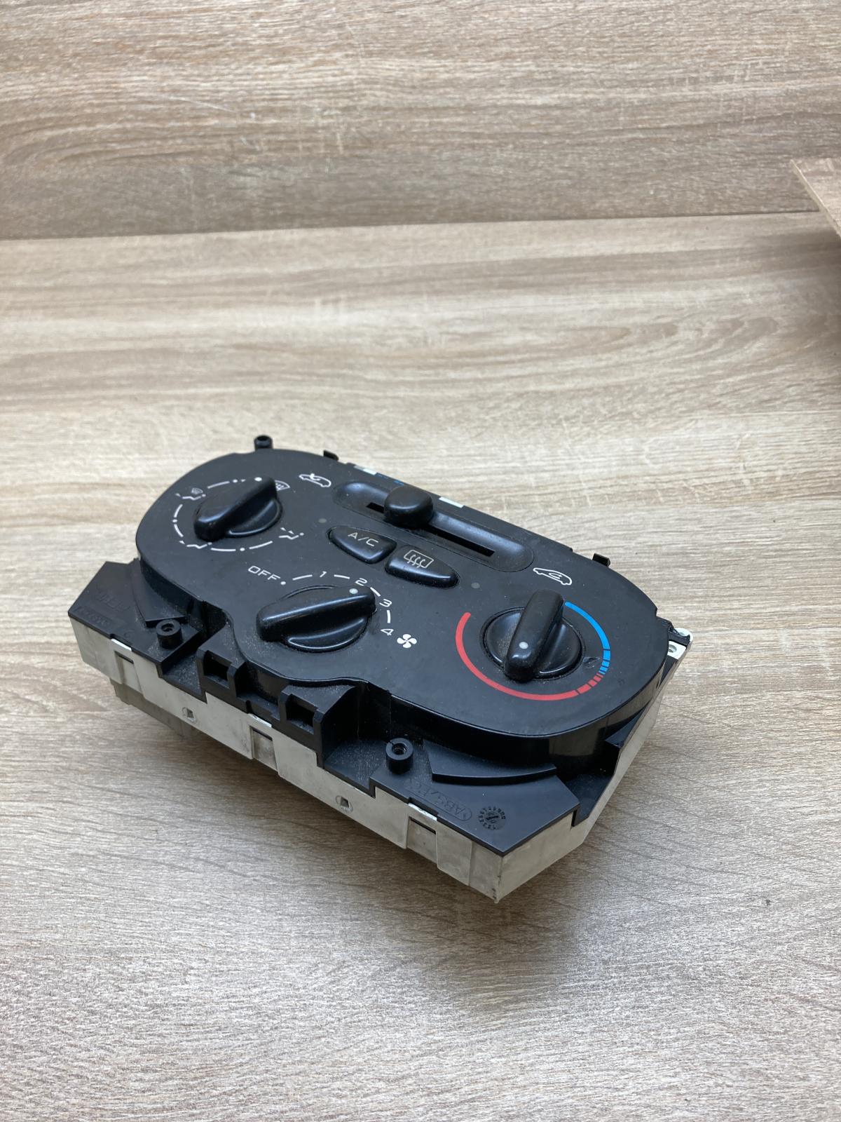 1068701   Climate control unit Peugeot 206