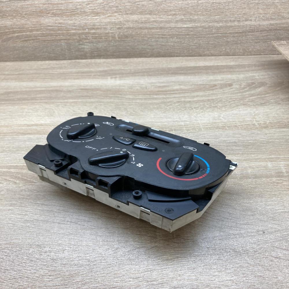 1068701   Climate control unit Peugeot 206
