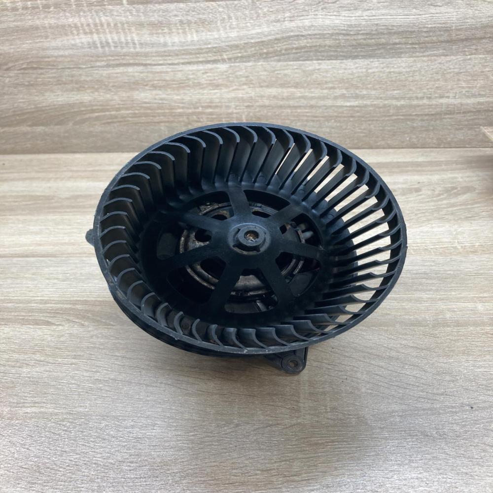 NRF2002083   Heater fan/blower Ford Focus