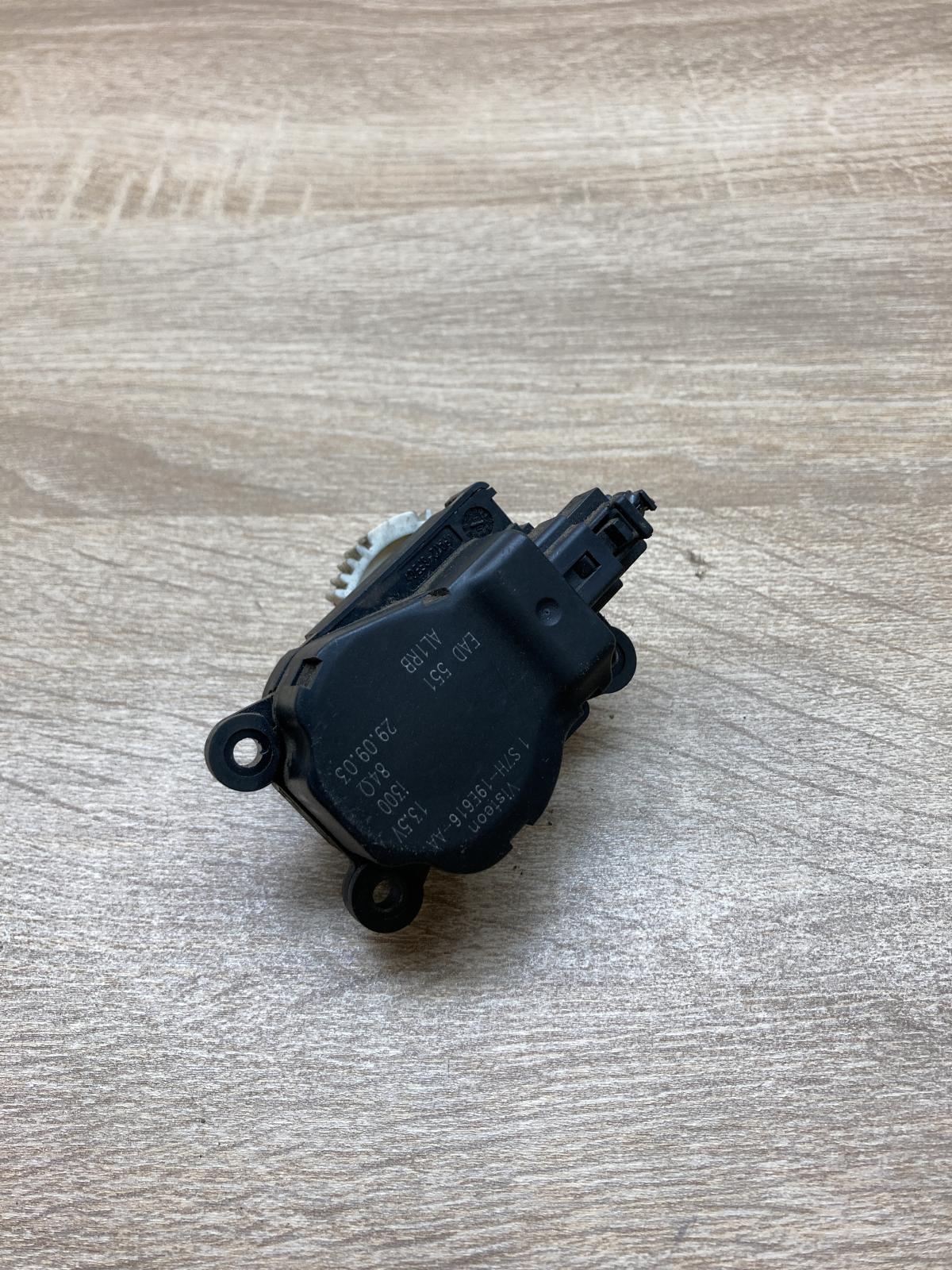 1S7H 19E616 AA EAD551  Air flap motor/actuator Ford Mondeo Mk III