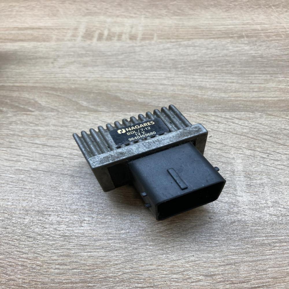 9640469680   Glow plug pre-heat relay Opel Vivaro