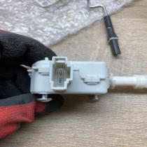 1T0810778 3B0959782  Fuel tank cap lock motor Volkswagen Touran I