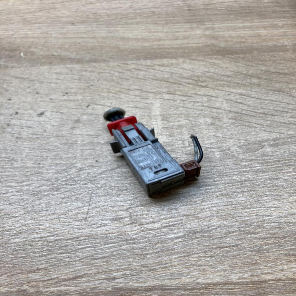 55701396 869619858  Brake pedal sensor switch Opel Astra H
