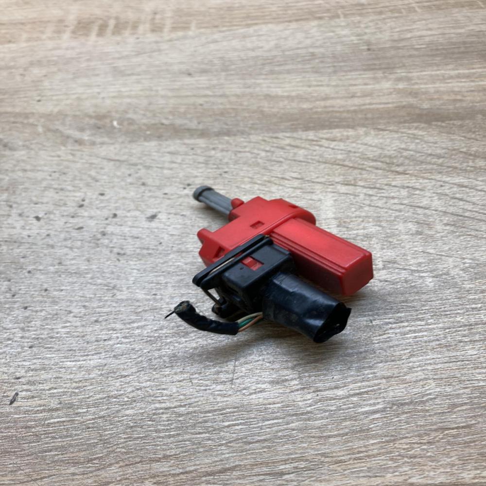 94BB 7C534 AC 94BB7C534AC  Brake pedal sensor switch Ford Focus