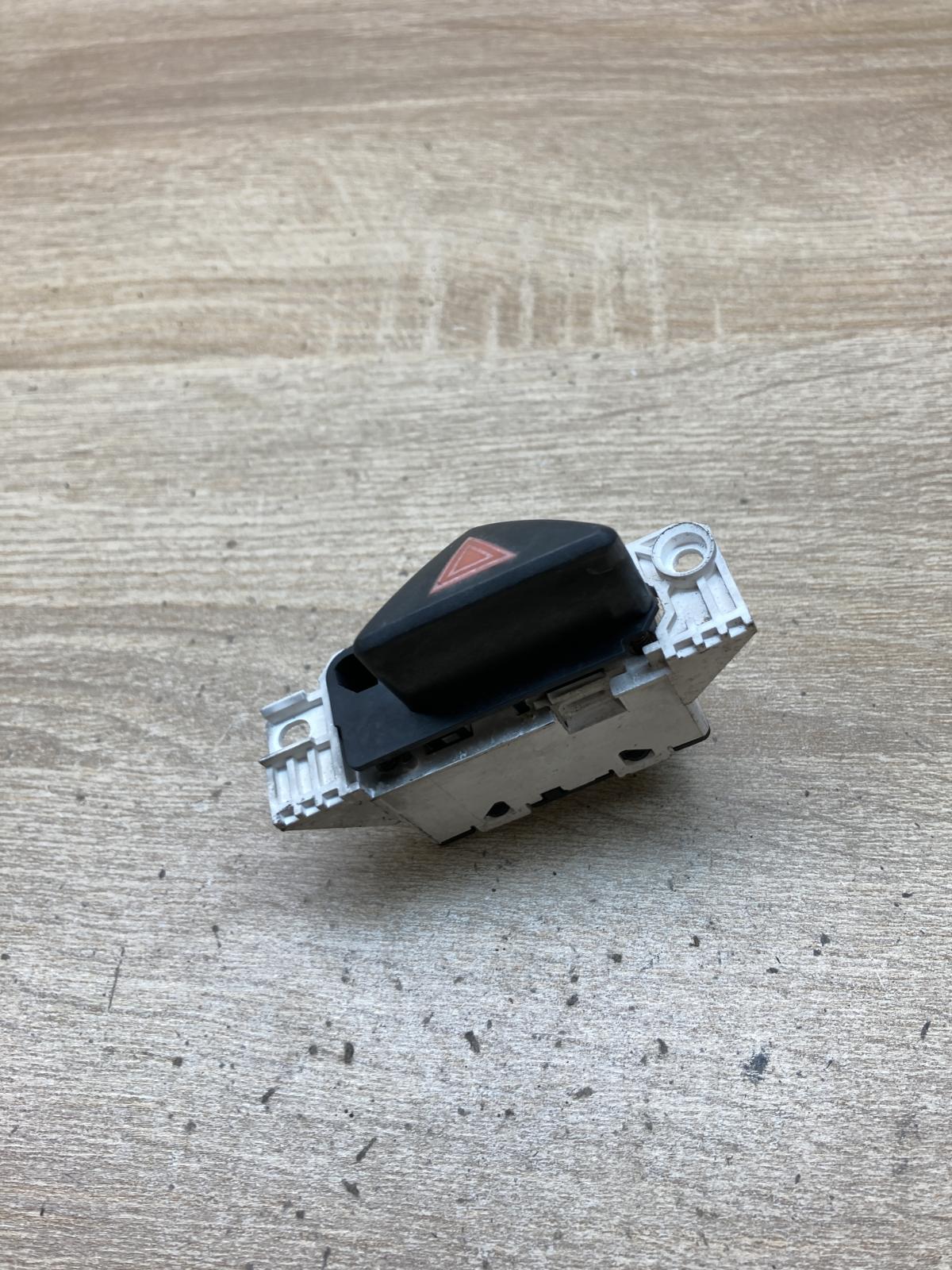 2M5T 13A350 AA 2M5T13A350AA  Hazard light switch Ford Focus