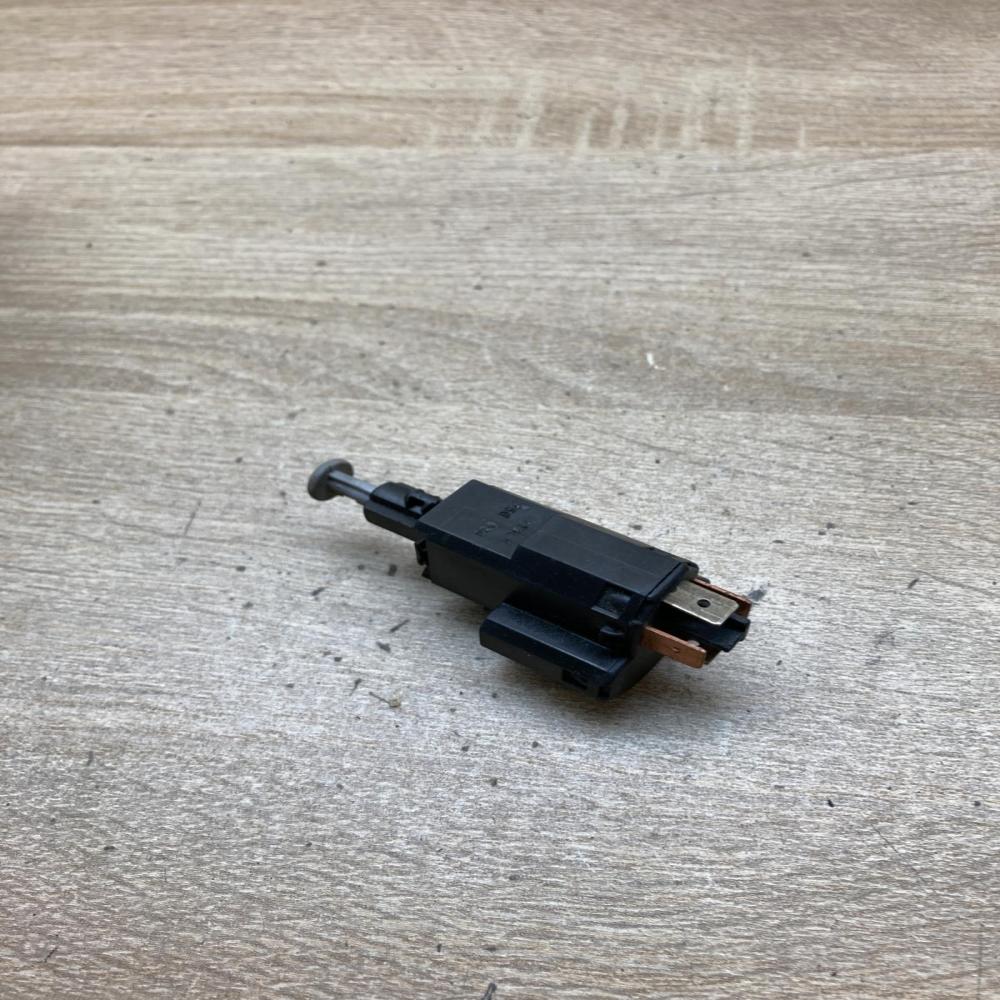 15609A Brake light sensor  Brake pedal sensor switch Opel Astra H