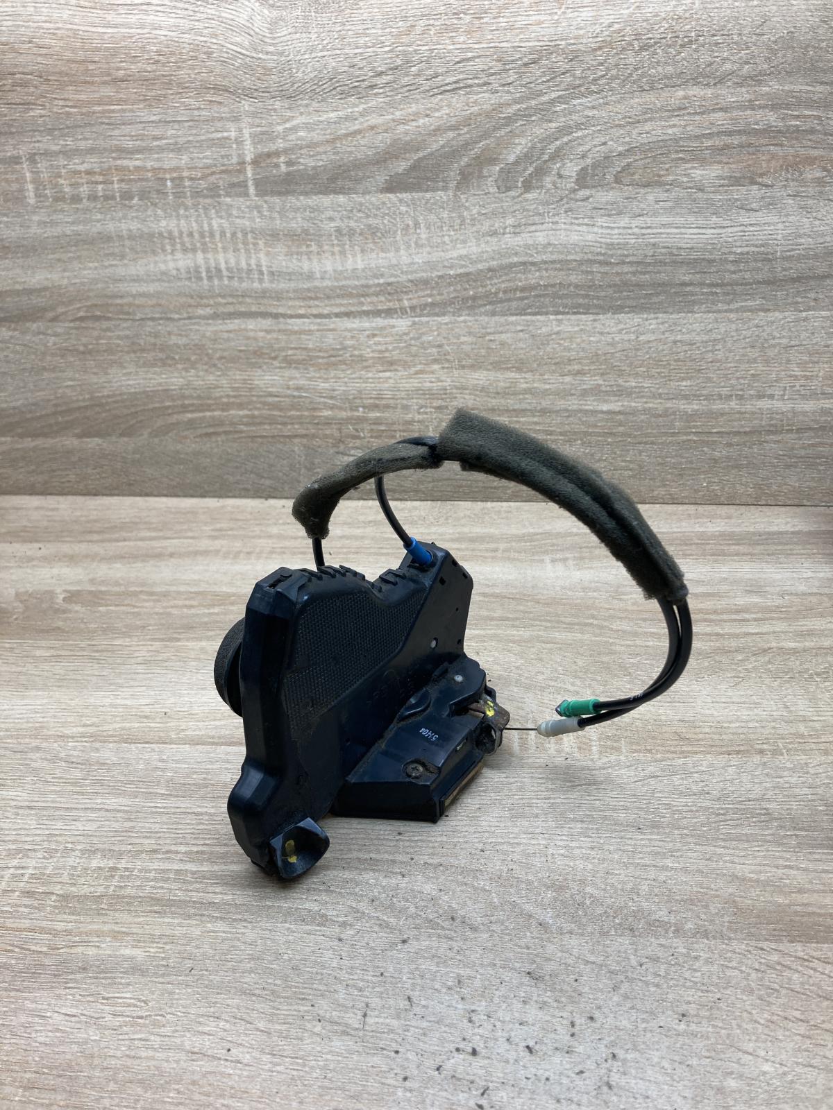 TOYOTA DOOR LOCK   Rear door lock Toyota Corolla E120 E130