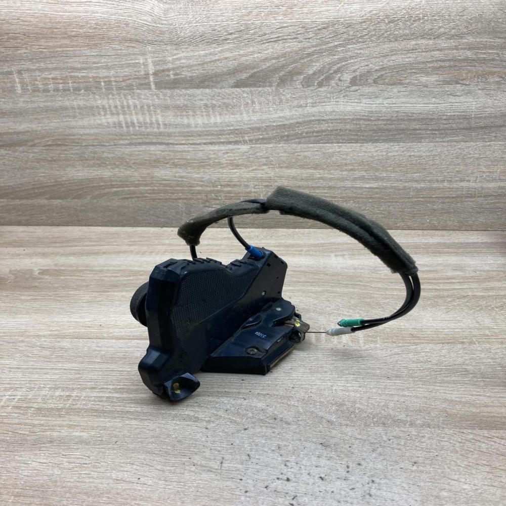 TOYOTA DOOR LOCK   Rear door lock Toyota Corolla E120 E130