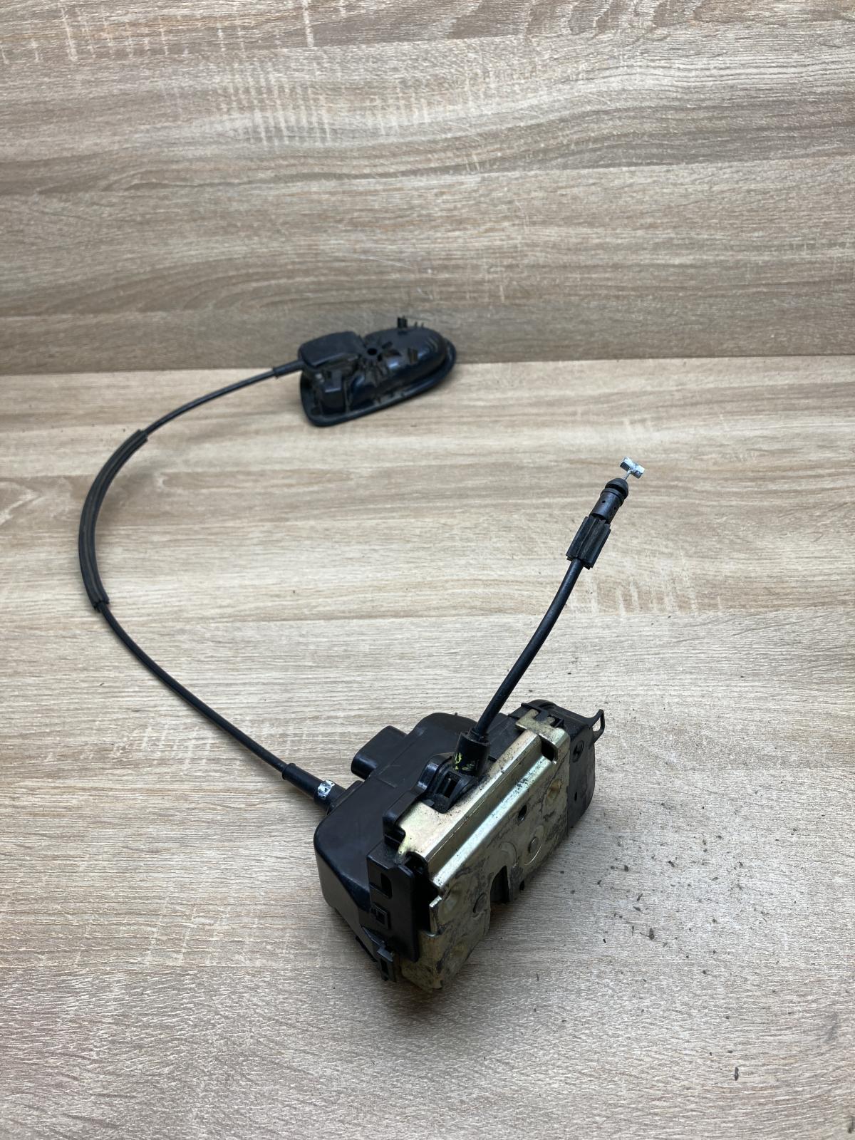 82671 AV601 500670006  Rear door lock Nissan Primera