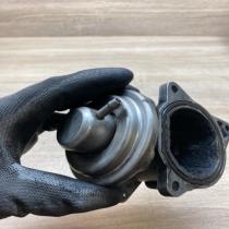 038131501S 038129637D  EGR valve Volkswagen PASSAT B6