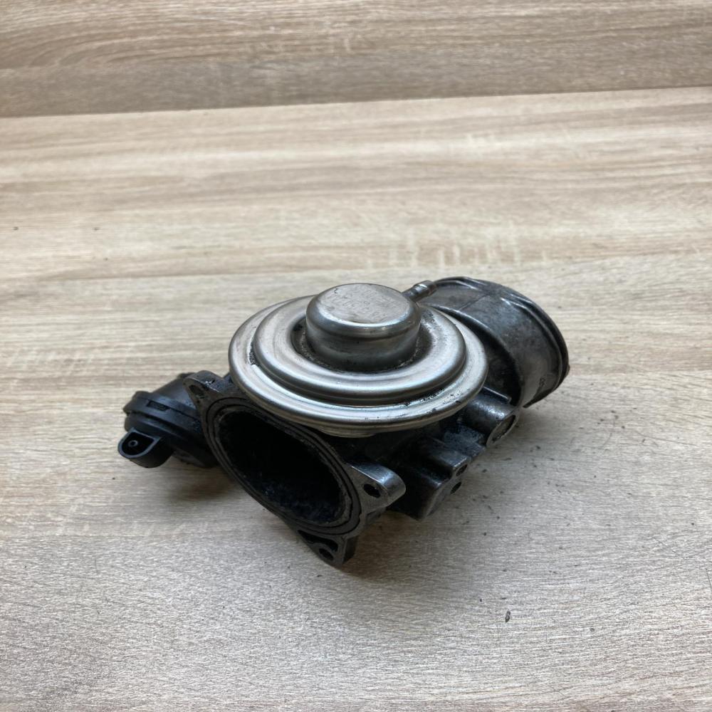 038131501AA   EGR valve Volkswagen PASSAT B5.5
