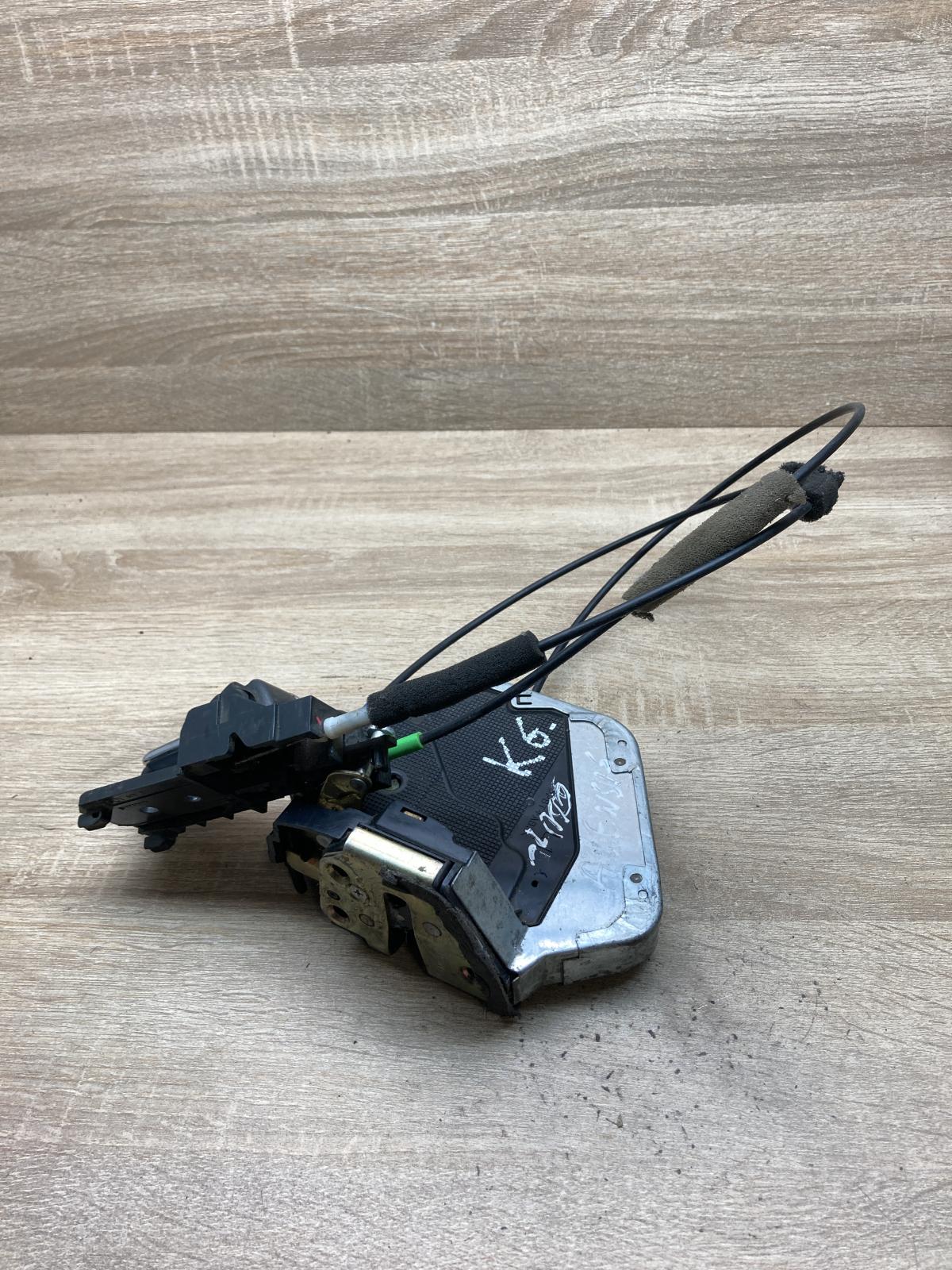 5A2820 TOYOTA DOOR LOCK  Rear door lock Toyota Avensis T250