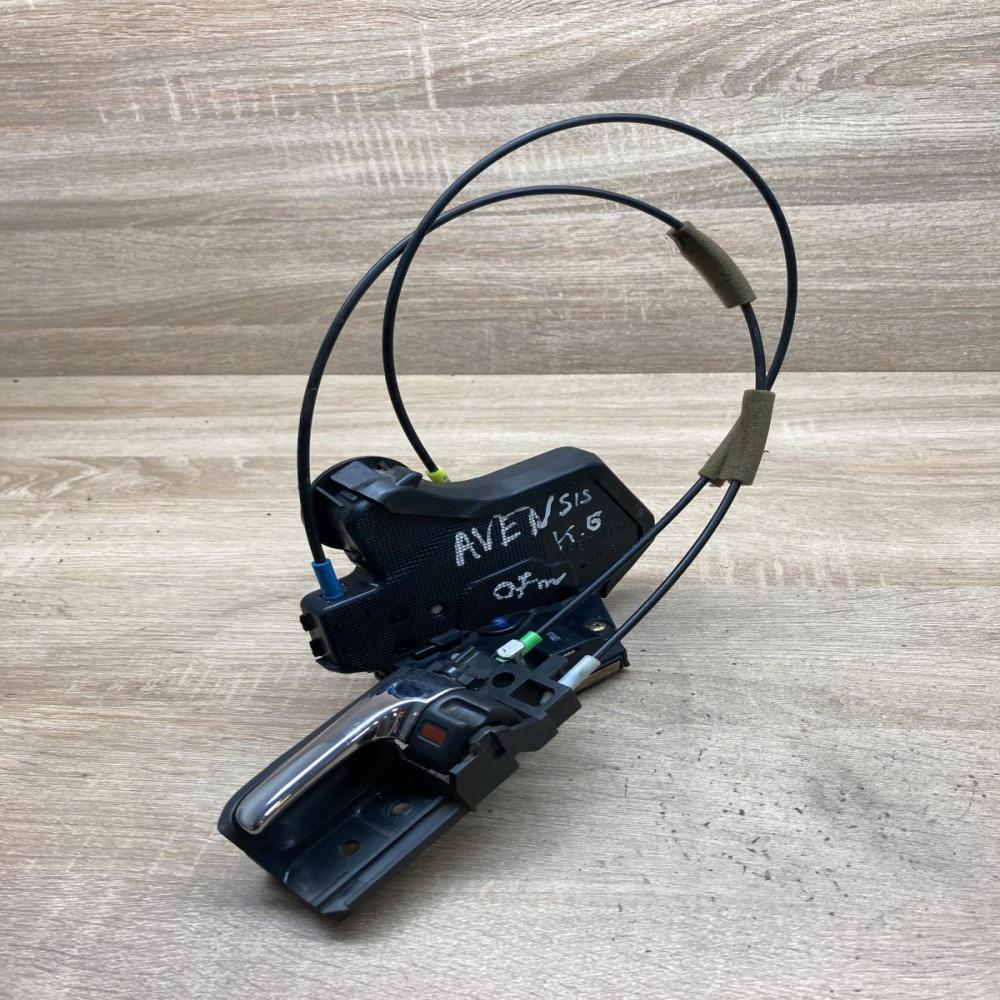 TOYOTA DOOR LOCK   Rear door lock Toyota Avensis T250