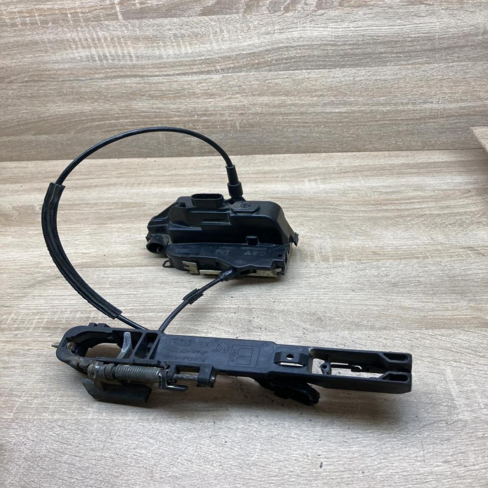 050060 BRR467  Front door lock Nissan Primera