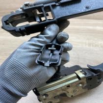 80611 AV600   Front door lock Nissan Primera