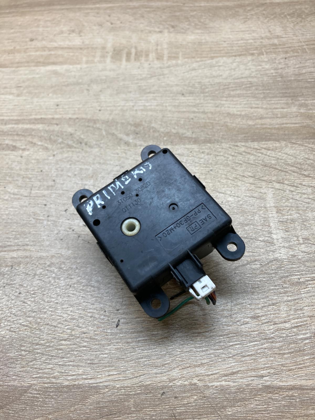 3T050 30820 3T05030820  Air flap motor/actuator Nissan Primera