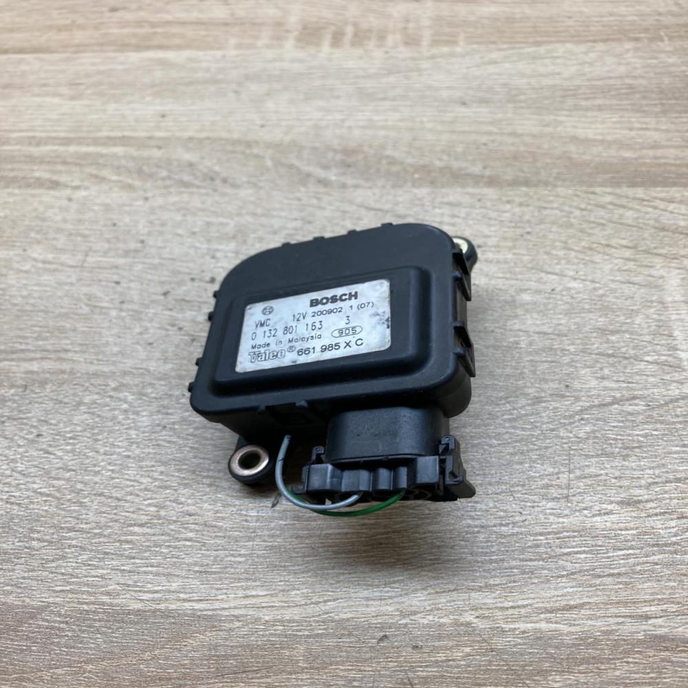 661985XC 0132801163  Air flap motor/actuator Renault Scenic I