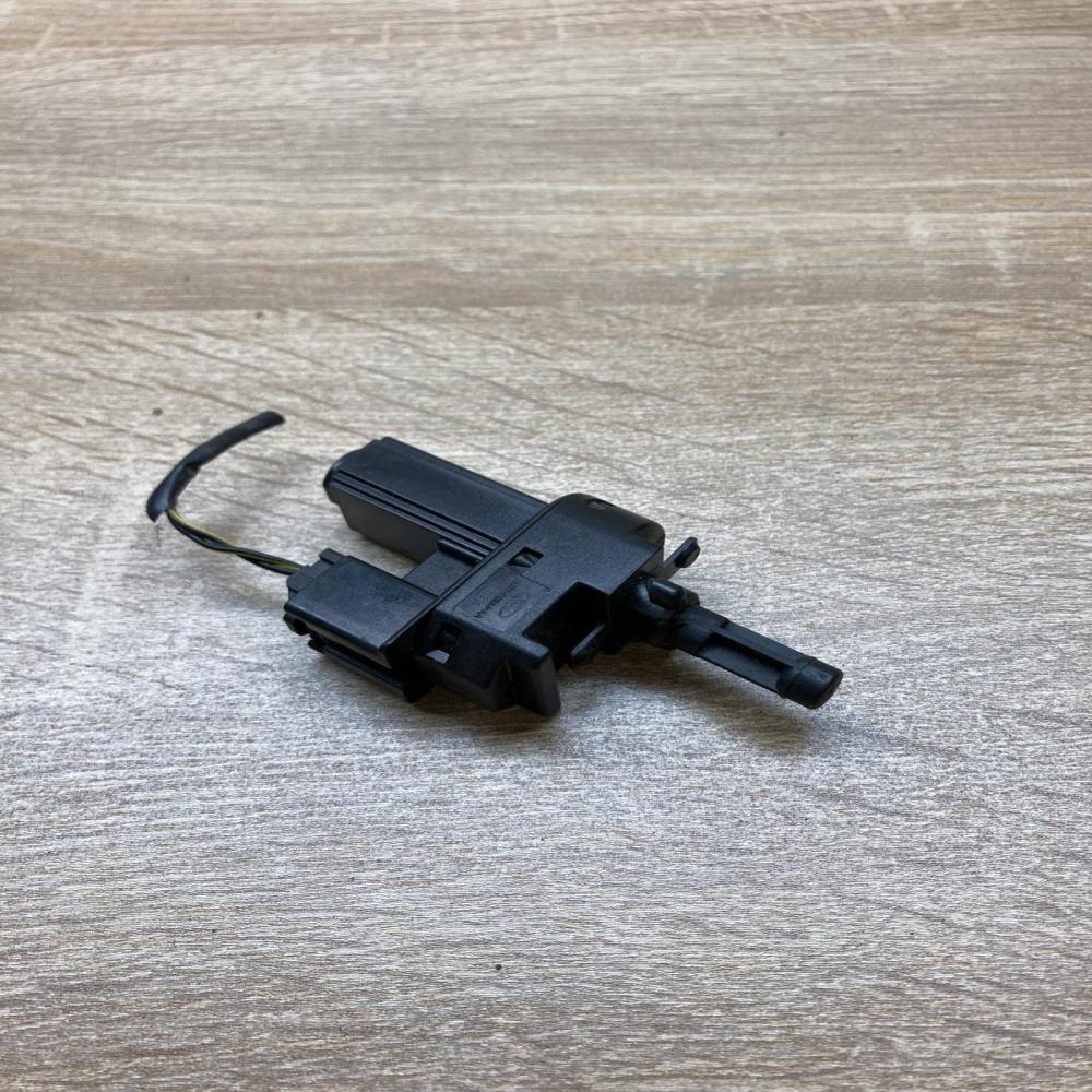 4M5T 7C534 AA 4M5T7C534AA  Brake pedal sensor switch Ford Focus C-MAX