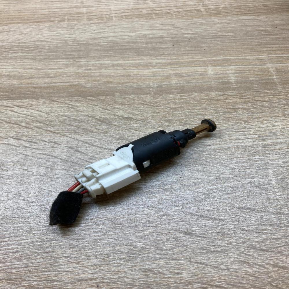 9643478880   Brake pedal sensor switch Citroen C3