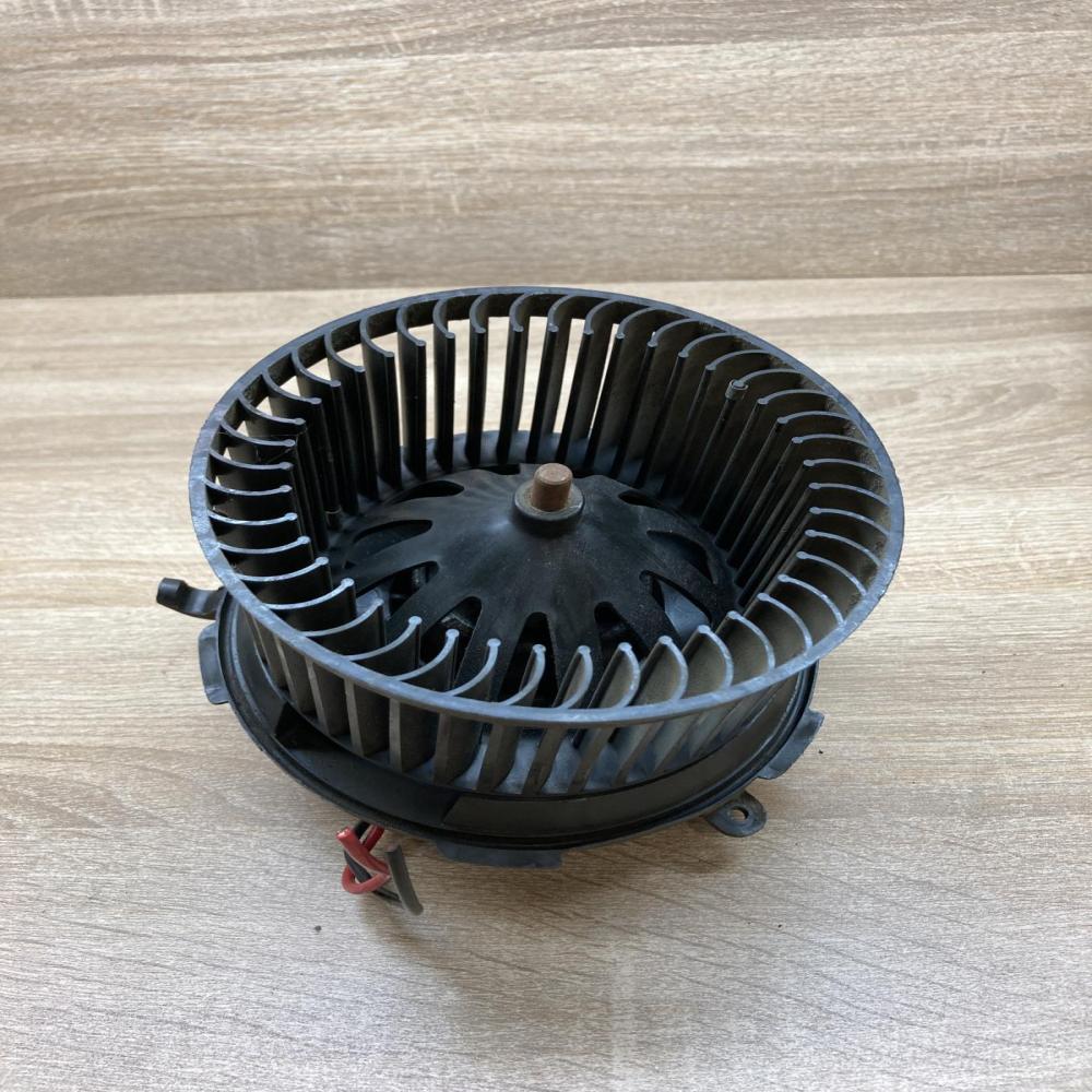 5576701   Heater fan/blower Peugeot 206