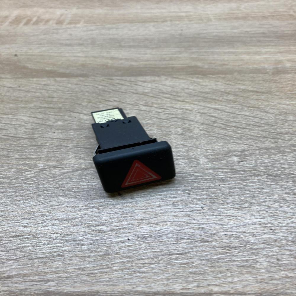8E0941509   Hazard light switch Audi A4 S4 B7 8E 8H